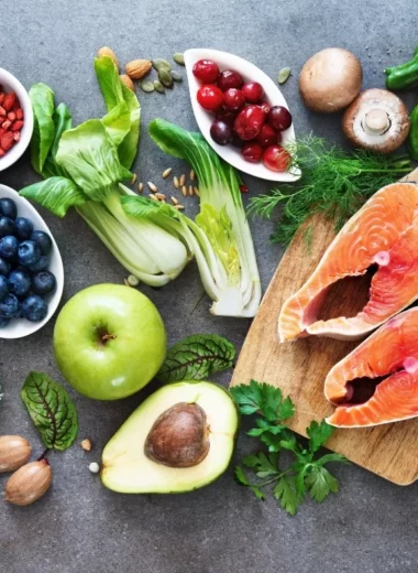 Healthy foods such as salmon, avocadoes, pomegranate, broccoli, ginger nd berries.