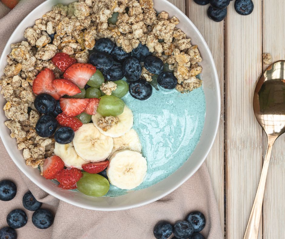 Smoothie bowl with granola and fresh fruit