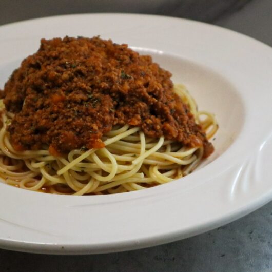 Spaghetti with ground turkey in a bowl.