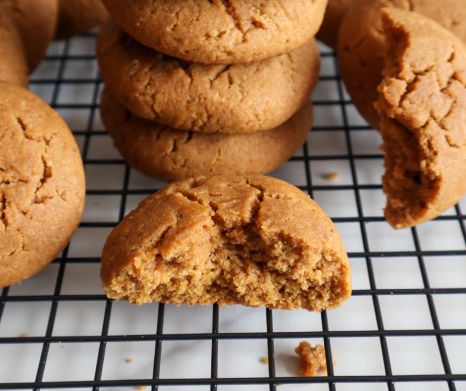 Paleo pumpkin cookies ((almond flour baked goods).