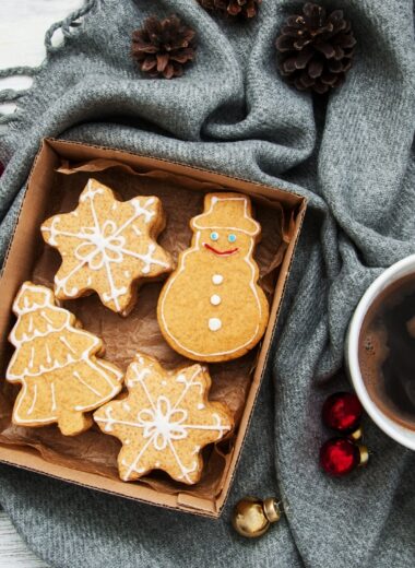 Edible gifts for Christmas featuring holiday cookies.