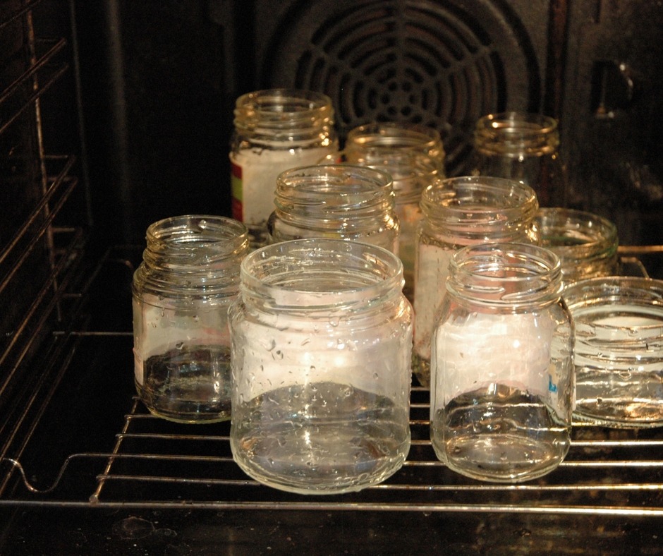 How to sterilize jars in the oven