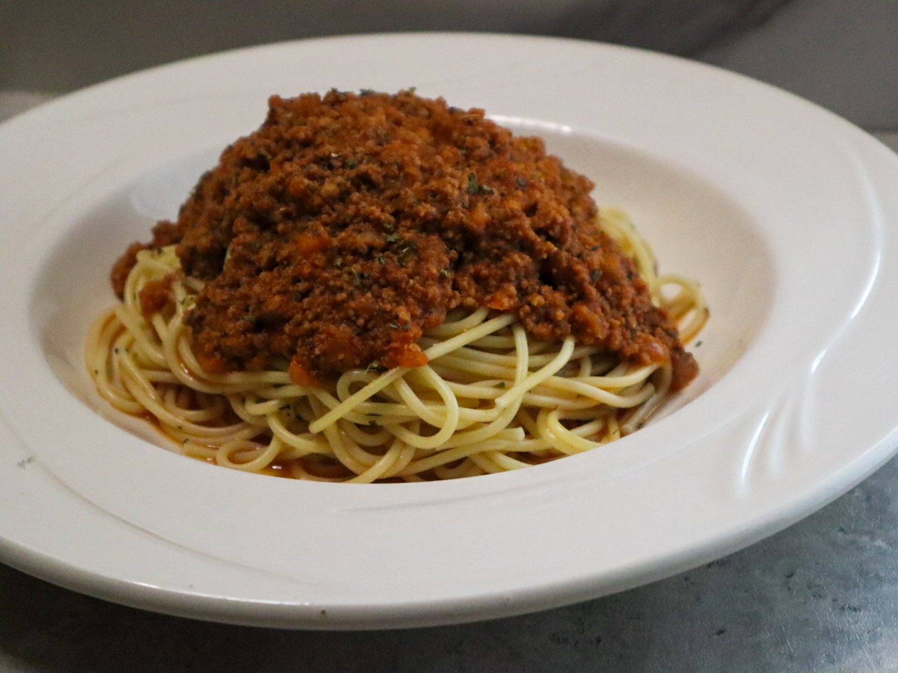 Spaghetti with ground turkey in a bowl.